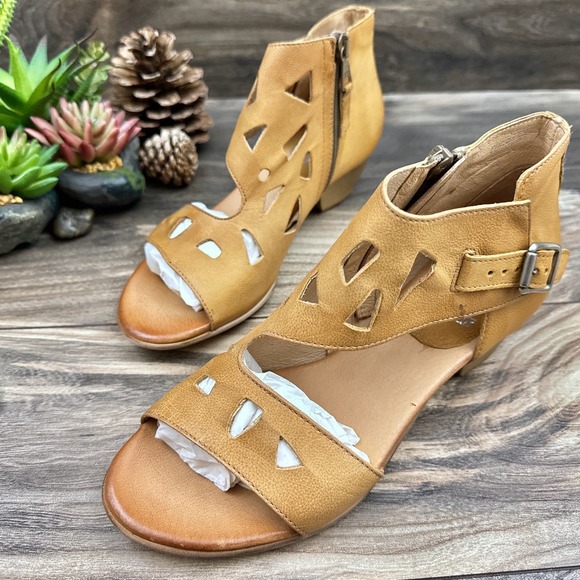 NIB Miz Mooz Current 38 7.5-8 Tan Leather Open Toe Cutout Heeled Sandal Wheat - Picture 4 of 12